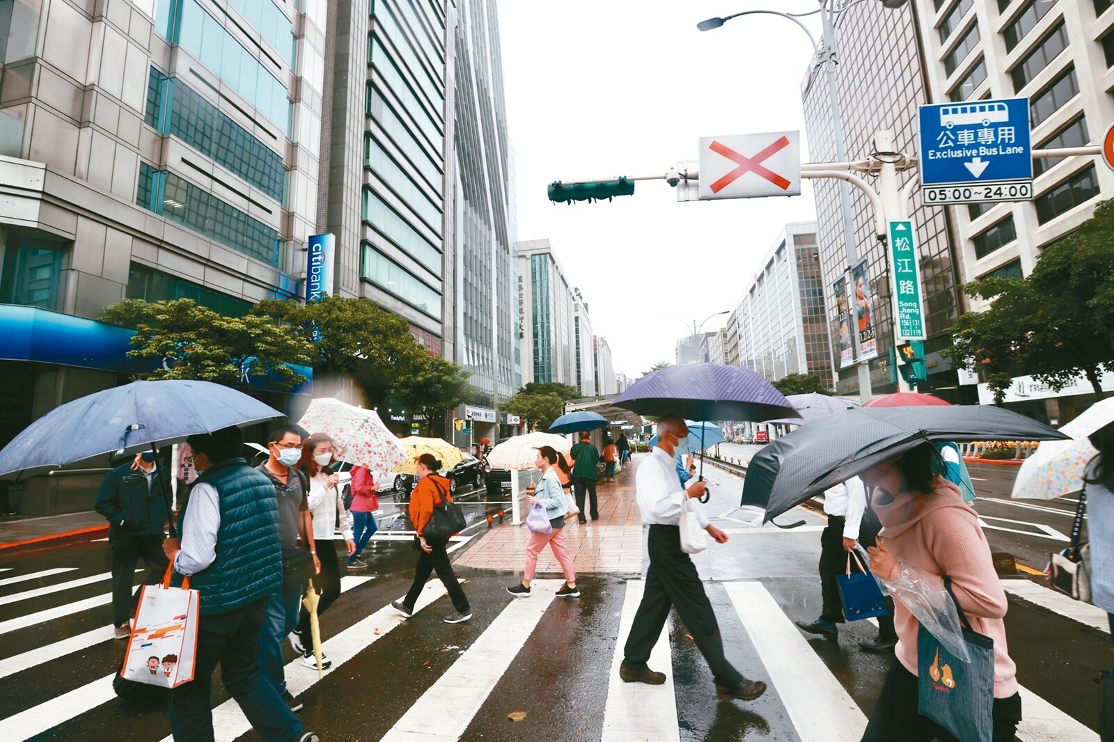 松江南京周邊街景。記者林俊良／攝影 