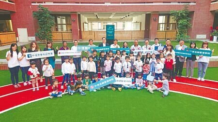 中金院在大學校區內打造幼兒園,學校大樓中庭改為小操場。(程炳璋攝)