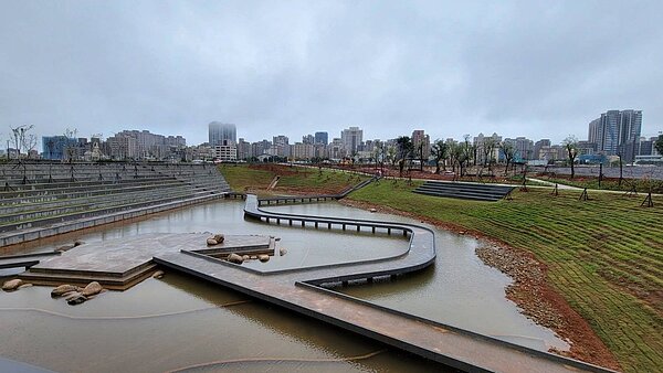 林口工一工業區位處保護區及綠地用地,除提供產業專區土地需求,也闢建共同管道與公園綠地、道路等公共設施。記者江婉儀/攝影