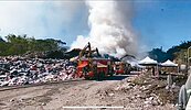 南投垃圾山起火　民眾抱怨臭死了