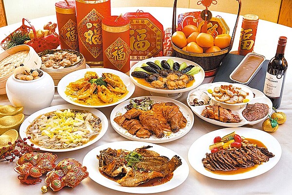 大倉久和大飯店桃花林料理團隊以新派粵菜概念精心打造「瑞兔迎春」外帶年菜。(大倉久和大飯店提供)