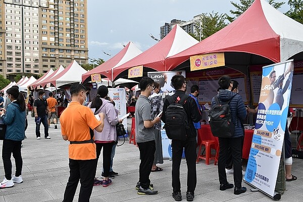 中市12月徵才活動,100家企業釋3000職缺。圖/台中市府提供