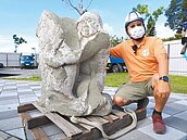 花蓮噴泉廣場挖到寶　日據石像現身