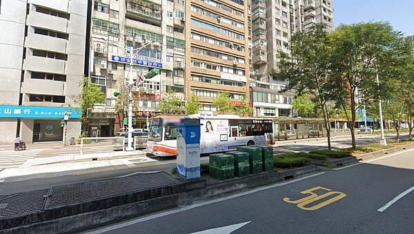 自2023年起，將開放交通客車申請通行北市公車專用道。示意圖／Google Map