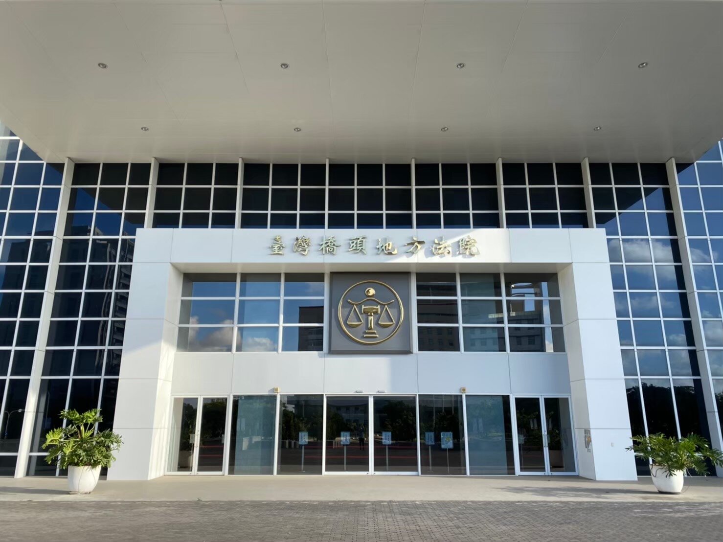 橋頭地方法院外觀。記者陳弘逸/攝影