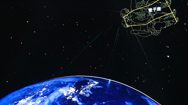 今年歲末最大的流星雨將在12月14日達到極大期，台南市教育局南瀛天文館星象劇場導覽節目模擬雙子座流星雨。記者鄭惠仁／翻攝