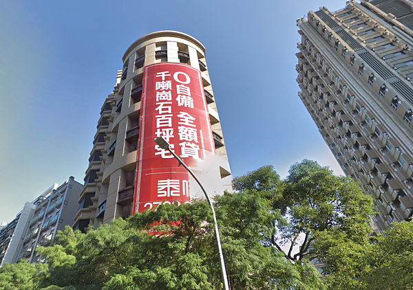 建商「0自備、全額貸」拚出清...驚見腰斬價 南港「零自備、全額貸」社區,後來怎麼了。圖/翻攝自GoogleMaps