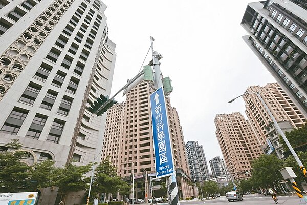 興富發建設表示，在土地成本、營造成本雙高之下，除非建商願意損失利益推案，否則要讓房價下跌確實不容易。圖為房市示意圖。記者許正宏／攝影 