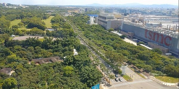 台積電中科廠對面的台中高球場,就是中科台中園區擴建二期用地。圖/曾麗芳