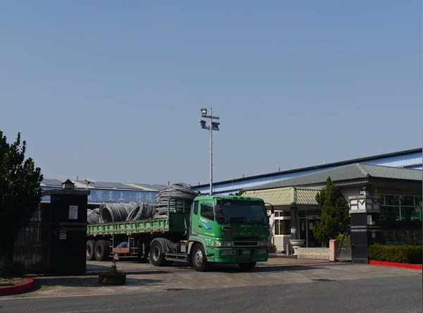 交通部公告修正《汽車運輸業管理規則》,貨運業應備置安全管理自主檢查表,且自行確實檢查,並提供詳實資料配合公路主管機關定期安全考核。聯合報資料照