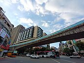 內湖大樓轉手秒賠745萬　房仲曝真相：屋主心態還是很硬