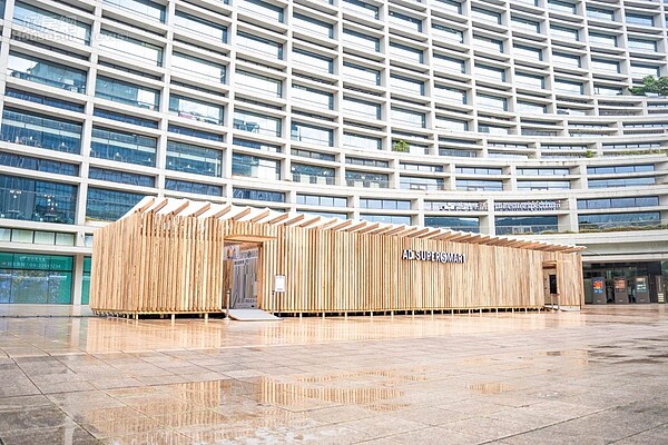 臺北文創記憶中心「廣告超有市」特展 從廣告看見被消費者買單的多元社會 2022臺北文創記憶中心--廣告超有市即日起至12月31日於臺北文創大樓展出。圖/臺北文創提供