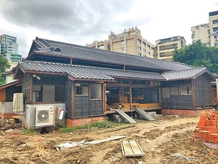 
「前南菜園日式宿舍群」正進行修復再利用工程，預計明年2月完工後會對外招商。（張芷瑜攝）
