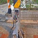 北市號誌桿孔蓋遭撬開　電線裸露恐傷童