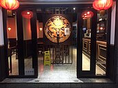 生意好卻不做了？萬華名店「艋舺阿龍」停業　老闆無奈吐實情