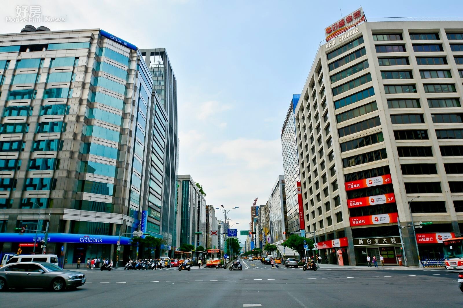 松江路,南京東路,台北市中山區四平街,伊通街,捷運松江南京站,四平商圈,商辦大樓,老舊商辦大樓,街景。(好房News記者 陳韋帆/攝影)