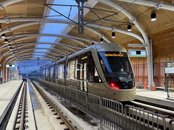 新北市深坑輕軌喊了12年，歷經11次可行性研究報告送審後，昨日終獲交通部審查修正後通過，新北市捷運局將力拚2030年完工。示意圖／新北市捷運局提供