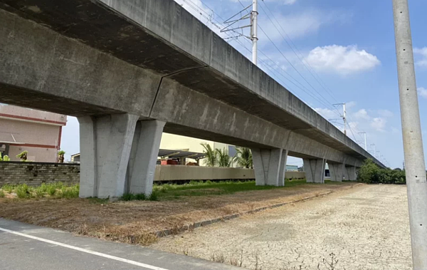 高雄台39線南延仁武案,起點為高雄阿蓮區台28線環球路銜接、闢建高鐵橋下道路,終點為仁武區水管路,總長約20.8公里。記者陳弘逸/攝影