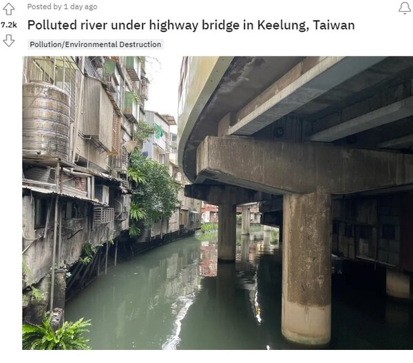 美國知名論壇《Reddit》的「都市地獄版（UrbanHell）」近日有網友刊登台灣基隆高速公路橋下的照片，而這張照片可說是十分「有味道」。圖／截自《Reddit》UrbanHell