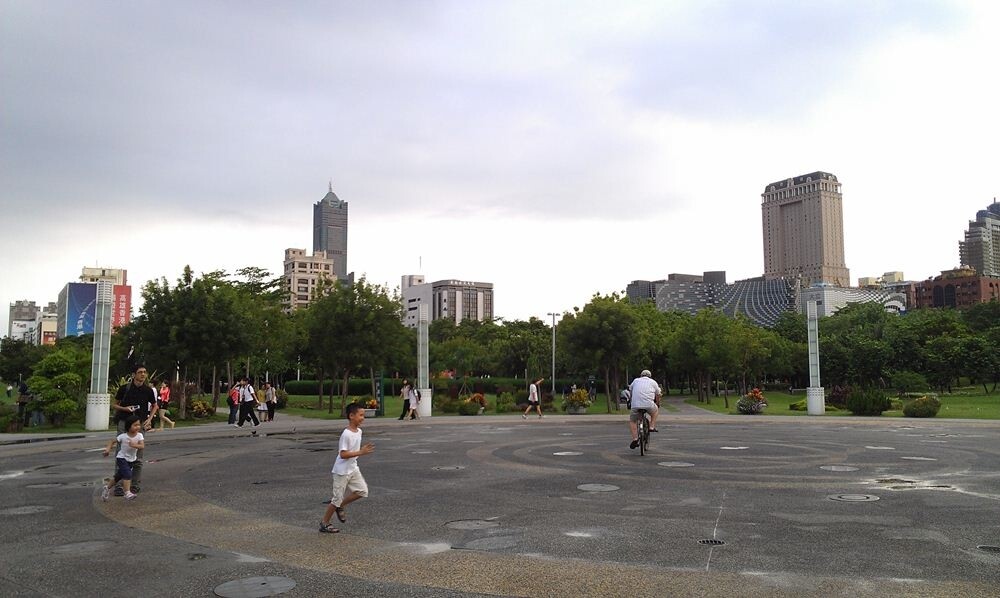 高捷 中央公園站 高雄捷運 噴水池 公園(好房News記者林美欣／攝影)