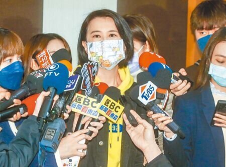 國民黨台北市第3選區立委補選參選人王鴻薇針對核二、核三議題反擊對手吳怡農,她說,吳拿侯友宜當擋箭牌,是不是不知道核三廠不在新北市,難道把屏東當塑膠嗎?(粘耿豪攝)