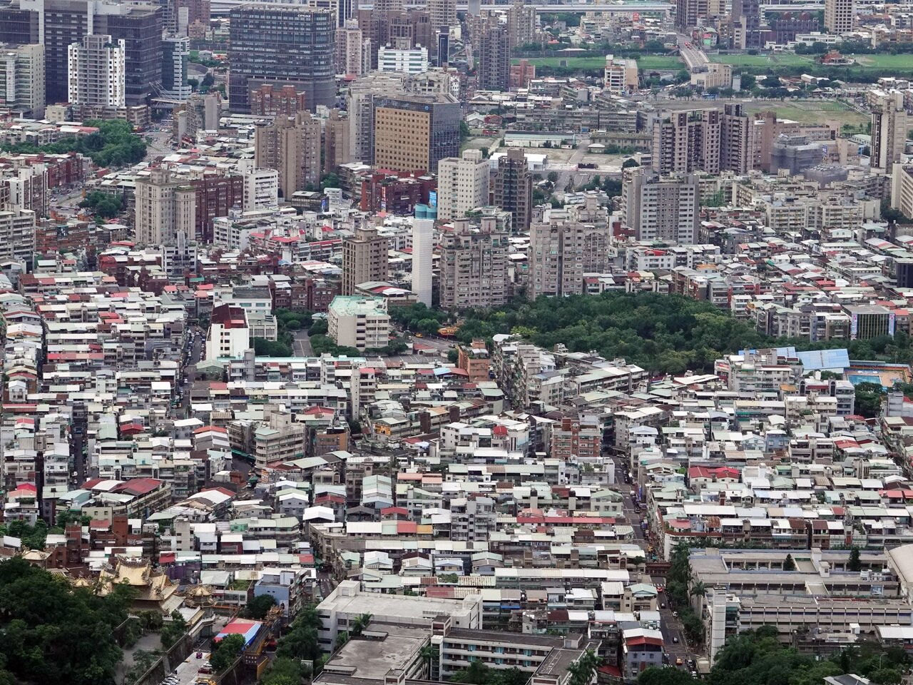 財政部公布11月全國賦稅狀況指出,土增稅、契稅及印花稅不動產部分等,三項房市相關稅收均持續呈現衰退狀況,不過個人房地合一稅11月入帳31.2億元,年增9.8%,是房市稅收唯一正成長的稅目。聯合報系資料照