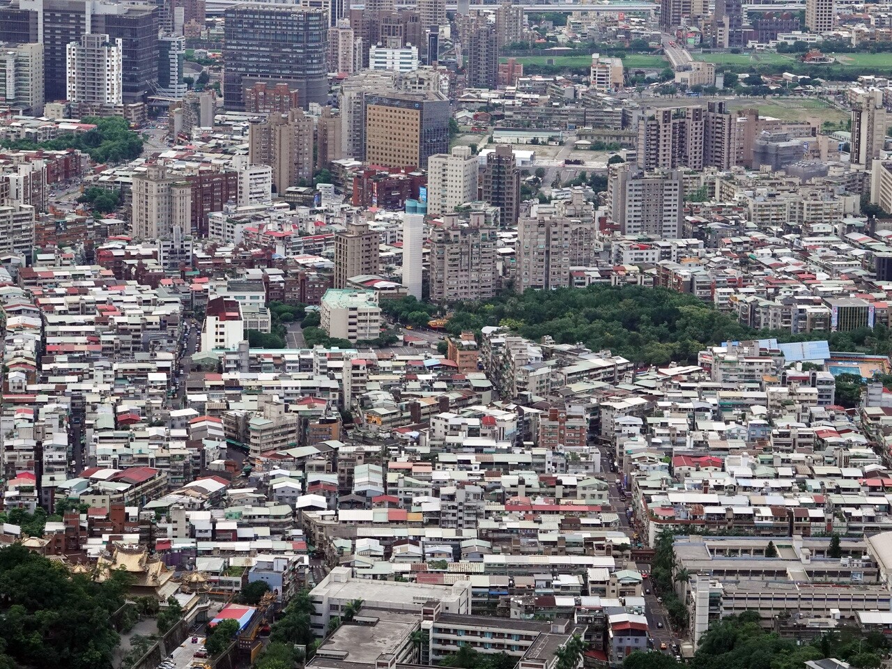 財政部公布11月全國賦稅狀況指出,土增稅、契稅及印花稅不動產部分等,三項房市相關稅收均持續呈現衰退狀況,不過個人房地合一稅11月入帳31.2億元,年增9.8%,是房市稅收唯一正成長的稅目。聯合報系資料照