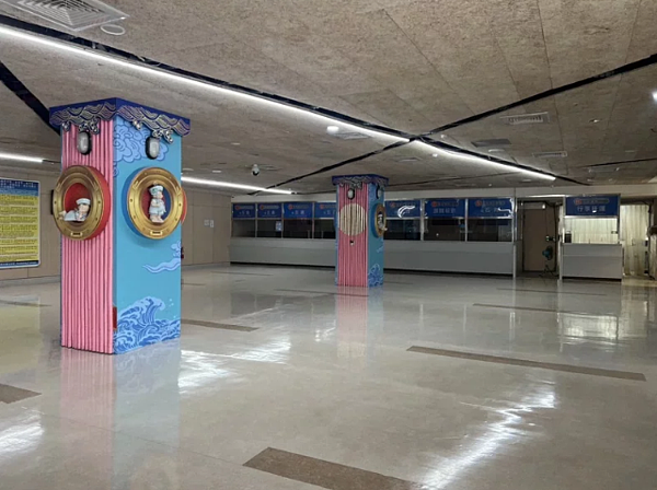 金廈小三通自2020年疫情中斷後，至今尚未恢復，水頭碼頭的通關大樓仍一片靜寂。記者蔡家蓁／攝影