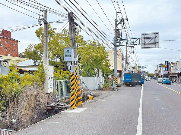 社頭鄉縣道141線與崙饒路口測速桿，今年至今取締1萬1719件。（彰化縣警察局提供）
