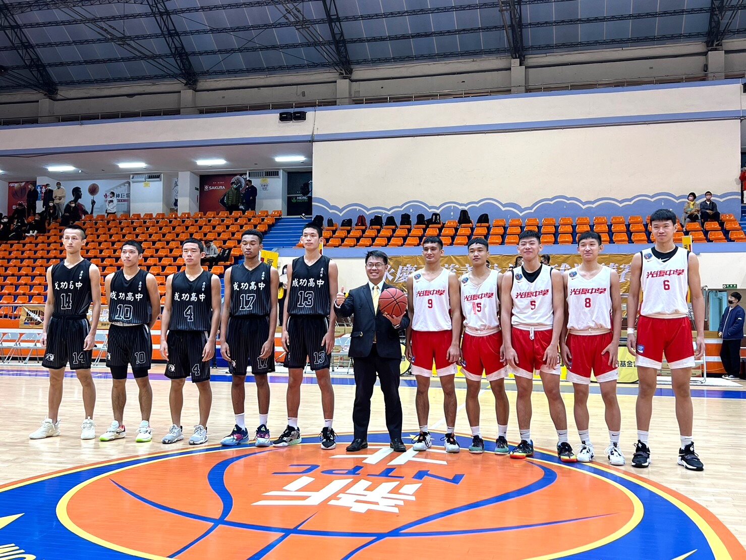 運動企業永慶房屋推廣團隊合作精神，以實際行動支持年輕運動員追逐夢想。圖／永慶房產集團提供