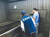 高雄大寮偷排廢油業者挨罰