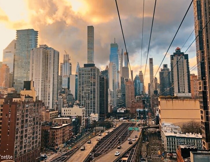 房地產今年遭遇不少重要轉折,卻都不是往好的方向發展;經濟學者表示,美國房市衰退已經開始。圖/翻攝自Google maps