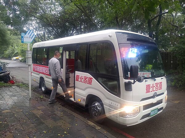 安坑輕軌於今(11)日進行初勘,交通局規劃4條接駁公車同步開放免費試乘。圖/新北市政府提供