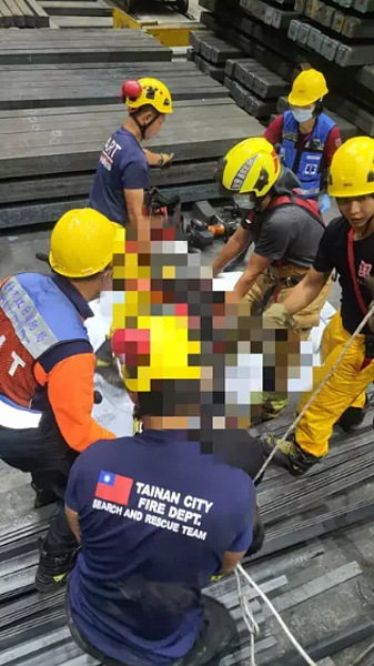 南市永康某鋼鐵廠昨傳工安,作業工人下半身慘遭夾輾身亡。圖/讀者提供