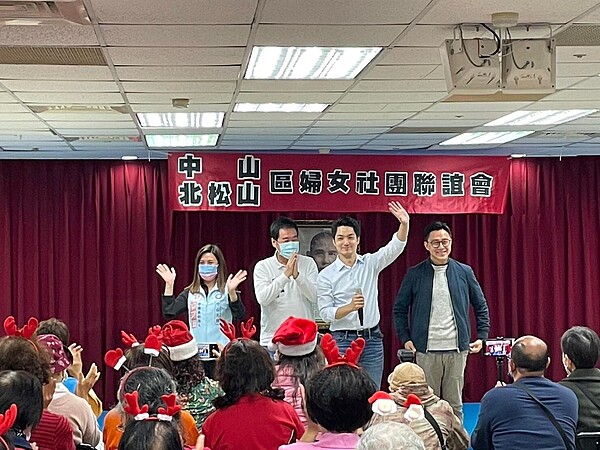 費鴻泰揪鐵娘子軍團為王鴻薇助選 新任臺北市長蔣萬安,到場向大家拜託為王鴻薇拉票。