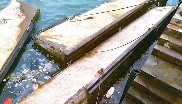 桃園竹圍漁港遊艇碼頭全面啟用不到一年就損壞,挨批豆腐渣工程。圖/詹江村提供