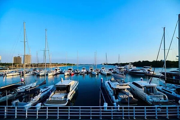 交通部研議修法,放寬遊艇攬客限制,力推遊艇環島航線;圖為安平港遊艇碼頭。圖/交通部航港局提供