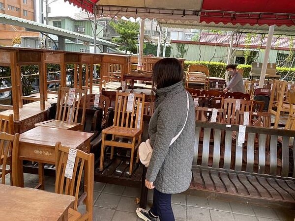 台南市「藏金閣」拍賣活動,自12月12日起推出多項年終特賣活動。圖/台南市環保局提供