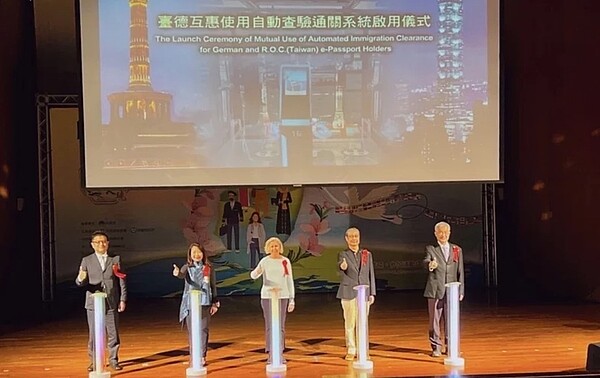 移民署今天宣布,台德互惠自動通關啟用。圖/聯合報