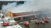 一周內2次！莫斯科近郊購物中心大火　濃煙竄向天際