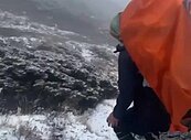 雪山下初雪了！積雪4、5cm畫面曝光　山友驚喜用手機記錄銀白世界