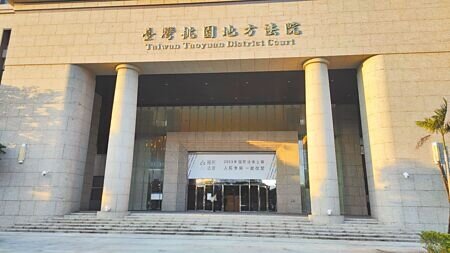 桃園市蔣姓紙雕師因沒戴口罩進入超商遭店員制止,他竟不滿刺死店員,桃園地院依殺人罪判處死刑。(賴佑維攝)