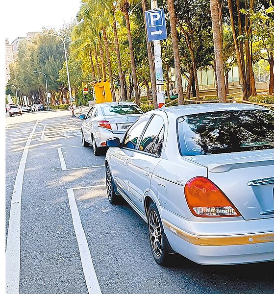 台南市新營區屬曾文溪以北最核心行政區,市府交通局目前就當地重點停車熱區裝設地磁偵測器。(台南市政府提供/張毓翎台南傳真)