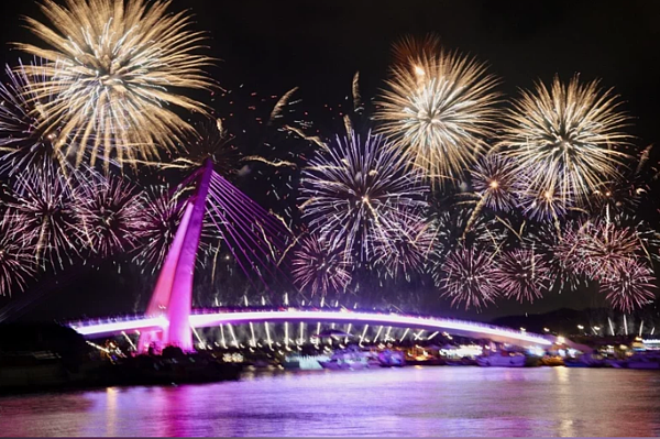 新北市跨年煙火數量,從去年約1萬3百顆,今年提高到1萬4168顆。聯合報資料照片