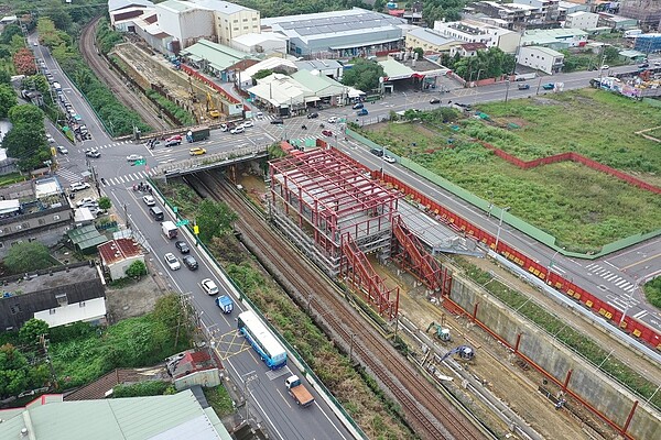 台鐵平鎮臨時站花近5億只用4年。圖/聯合報系資料照