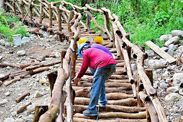 大坑3-1號登山步道施工照。圖/台中市府提供