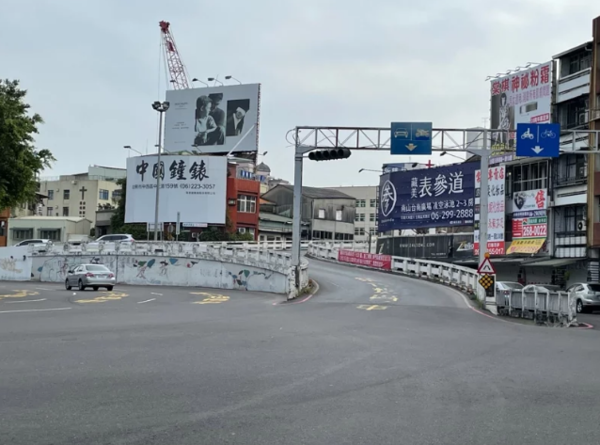 台南市東門陸橋12月27日封閉施工8個月後恢復通行。圖／交通局提供