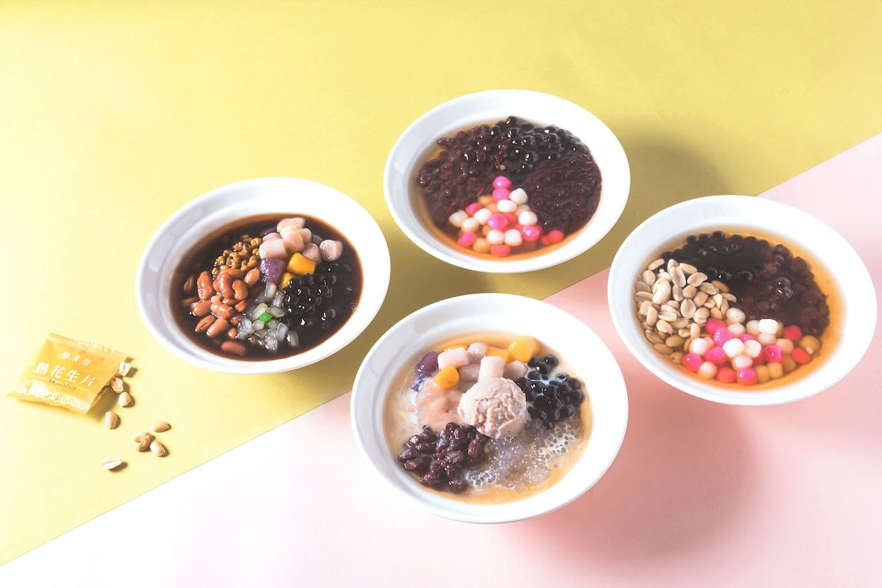 力挺4強賽就這樣點,只要2碗熱湯立即送1顆足球麻糬(左上至右下):黑金燒仙草、紫米紅豆湯、芋見幸福熱戀中以及磨米紅白湯圓。圖/清原芋圓提供