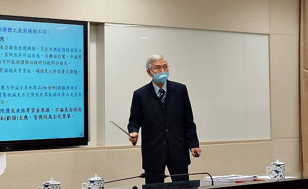 中央銀行今(15)日進行今年第四季理監事會議,最終決議升息半碼(0125%)!全年累計升息2.5碼,至於新一波選擇性信用管制仍沒有出手。圖/好房網News記者林和謙/攝