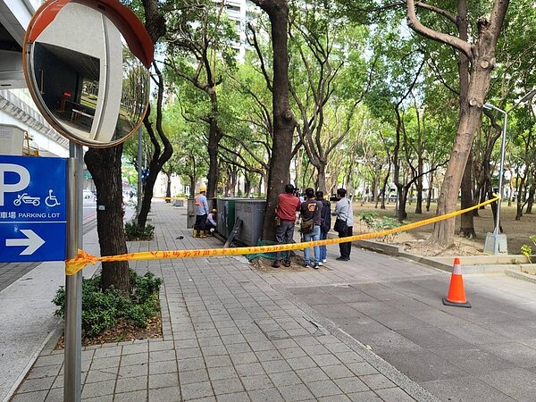 南屯無預警停電,台電人員搶修中。記者曾健祐/翻攝